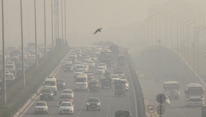 ठंड में दिल्ली की हवा हुई जहरीली, बारिश की वजह से और भी बदतर हुए हालात