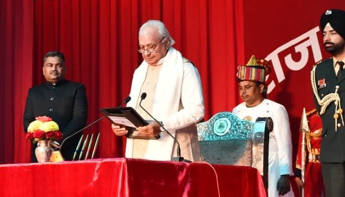 बिहार के राज्यपाल के रूप में आरिफ मोहम्मद खान ने ली शपथ, सीएम नीतीश भी रहे समारोह में मौजूद