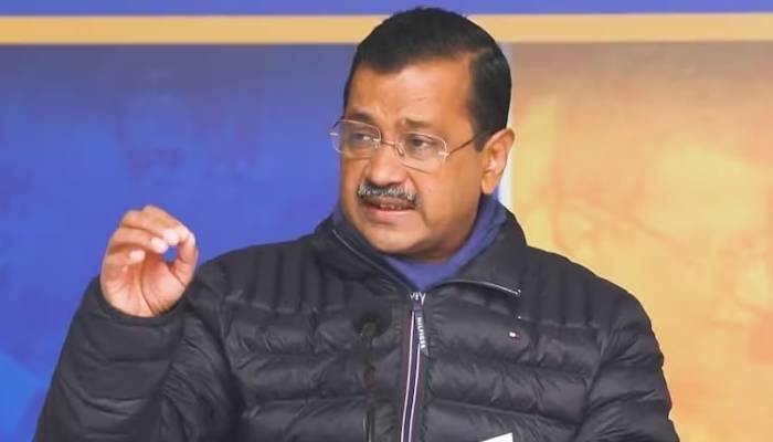 दिल्ली चुनाव: झुग्गी बस्ती पहुंचे केजरीवाल ने किया बड़ा ऐलान और अमित शाह पर साधा निशाना