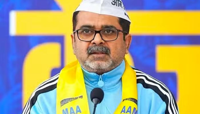 AAP पार्टी के उम्मीदवार अवध ओझा ने अरविन्द केजरीवाल को दिया भगवान का दर्जा, कहा-'केजरीवाल कृष्ण के अवतार हैं'