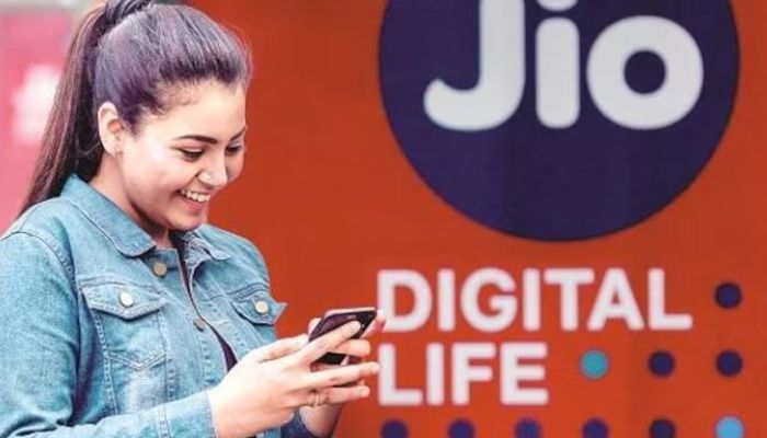 Jio Offer: सभी टेलीकॉम कंपनी को छोड़ जियो ने पकड़ी रफ़्तार, इतने सस्ते प्लान से यूजर्स हुए खुश